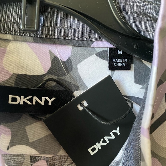 Brand New Men’s DKNY brand Purple Button Down Short Sleeve Shirt - Picture 2 of 3